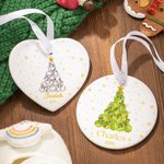 Personliga kulor julgran keramisk julprydnad med namn och år juldekoration present till familj vänner