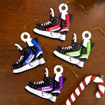 Personalisierter Hölzerner Baumschmuck im Schlittschuhe-Design mit Namen Weihnachtsdeko Weihnachten Geschenk für Eishockey-Liebhaber