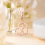 Personalisierte Running Lady Herz Zirkon Halskette mit eingraviertem Namen Marathon Geburtstag Geschenk für Running Lovers