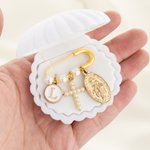 Gepersonaliseerde Kruis Parel Veiligheidsbroche Pin met Initiaal en Hanger Sacrament Doop Cadeau voor Kinderen Vrouwen