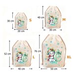 Gepersonaliseerde Schattige Cartoon Sneeuwpop met Kerstmuts Initiaal Canvas Trekkoord Cadeautas met Naam Kerstcadeau voor Familie en Vrienden