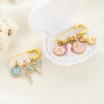 Gepersonaliseerde Kruis Parel Veiligheidsbroche Pin met Initiaal en Hanger Sacrament Doop Cadeau voor Kinderen Vrouwen