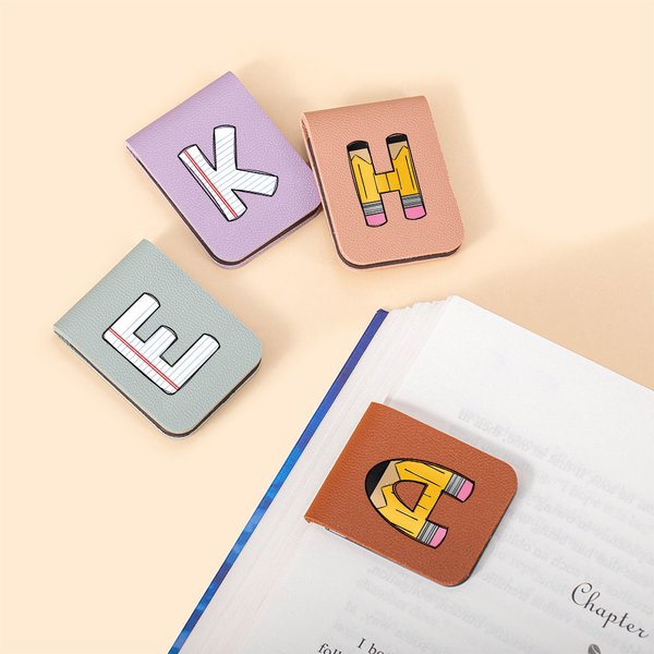 Crayon personnalisé Clip Signet magnétique en cuir avec initiale Anniversaire Noël Retour à l'école Cadeau pour amoureux des livres Professeur