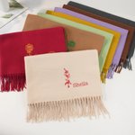 Sciarpa personalizzata con fiore di nascita ricamato e testo super morbida accessorio di moda regalo di compleanno per coppie e famiglie