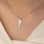 Collier de nom gothique personnalisé avec tête de mort Bijoux délicats Cadeau d'anniversaire et de Noël pour fille Femme Punk Enthusiast