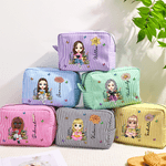 Personalizzato Cartoon lettura personaggio nascita fiore Multicolore strisce borsa trucco con nome e cerniera regalo di compleanno anniversario per donne ragazze