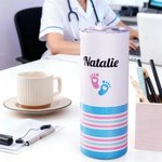 Vaso personalizado de 20 oz con nombre y pajita, con lazo y huella de pie, aislado, con manta de bebé impresa, regalo de cumpleaños y Navidad para una enfermera de UCIN