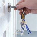 Llavero Personalizado Multicolor con Banderín con el Nombre de la Hermandad y Lazo Regalo del Día de la Candidatura para Hermandades | Callie × Affinity Licensing