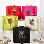Personalisierte Kulturtasche mit Gestickten Geburtsblumen und Namen inklusive Spiegel Haken und Fächern Reisezubehör Geburtstag Geschenk für Damen