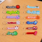 Porte-clés personnalisé en acrylique avec nom en forme de dinosaure bus multicolore Cadeau d'anniversaire pour enfants