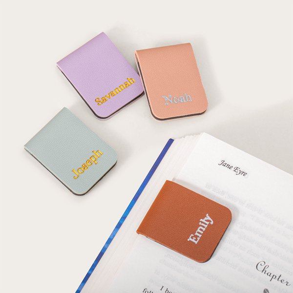 Personligt läderbokmärke med eget namn gravyr magnetisk design födelsedag examen present för bokälskare bokorm