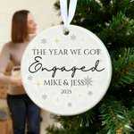 Gepersonaliseerd Romantisch Sterren Naam Keramisch Ornament met 2 Linten en Jaar Kerstboom Decor Verloving Cadeau voor Pasgetrouwden Paren