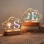 Luz nocturna personalizada de acrílico con nombre y personaje de dibujos animados con base de madera regalo de cumpleaños y aniversario para niños