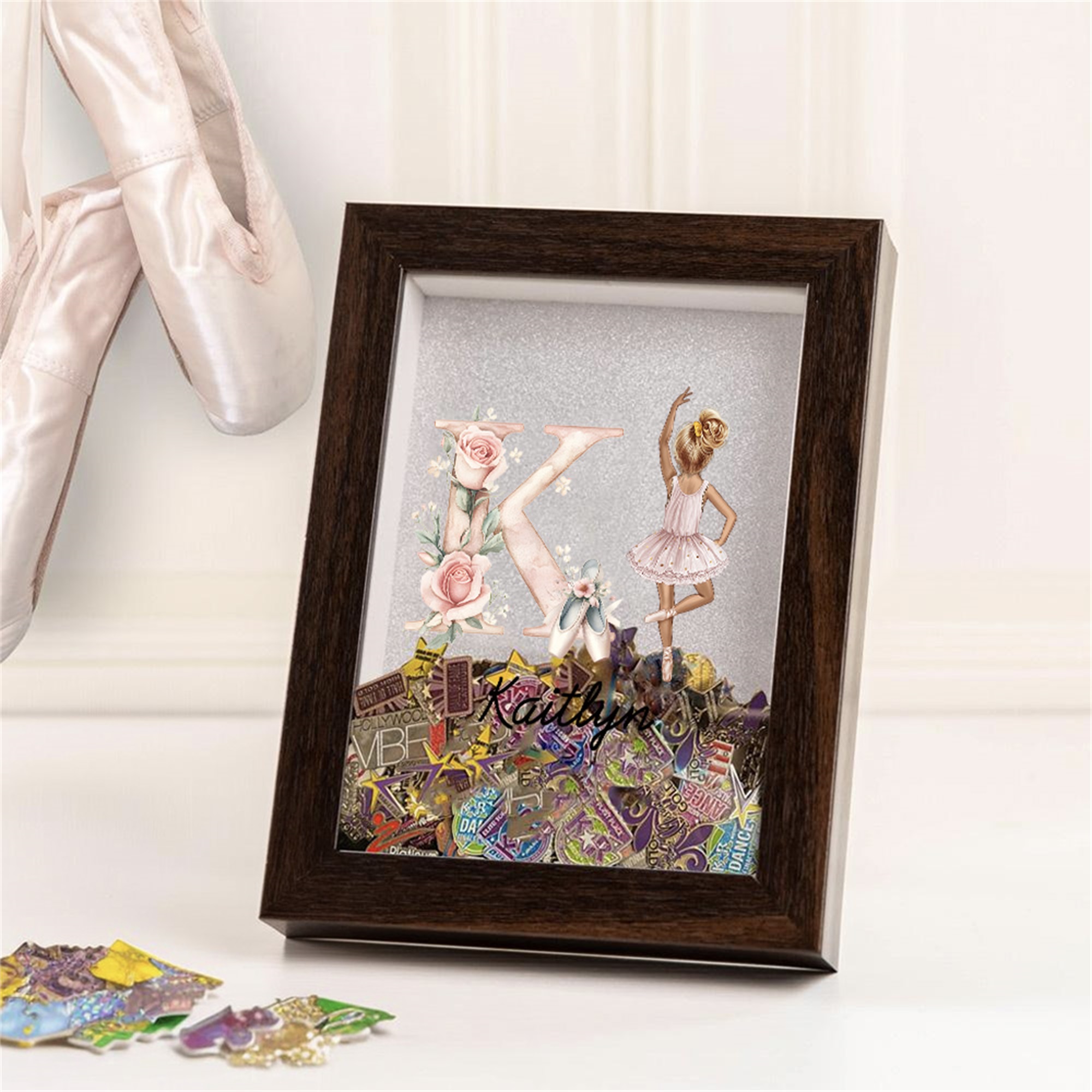 Boîte d'ombrage en bois personnalisée Fleur de ballet Cadre photo Compétition Epingle à nourrice avec initiale et nom Cadeau d'anniversaire et de Noël pour les amoureux de la danse classique
