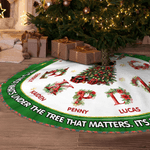 Personalized Star Candy Floral Initial Christmas Tree Skirt with 2-8 Names Holiday Party Home Decor Christmas Gift for Family Friends