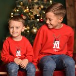 Sudadera personalizada con gorro de santa iniciales y nombre diseño de renos multicolor regalo de Navidad para familia adultos y niños