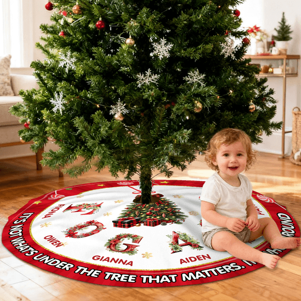Personalized Star Candy Floral Initial Christmas Tree Skirt with 2-8 Names Holiday Party Home Decor Christmas Gift for Family Friends