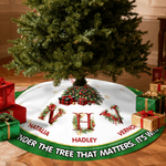 Personalized Star Candy Floral Initial Christmas Tree Skirt with 2-8 Names Holiday Party Home Decor Christmas Gift for Family Friends