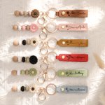Personalised Birth Flower PU Leather Keychain with Engraved Name and Sunflower Bead Pendant Wedding Party Birthday Gift for Bridesmaids Friends