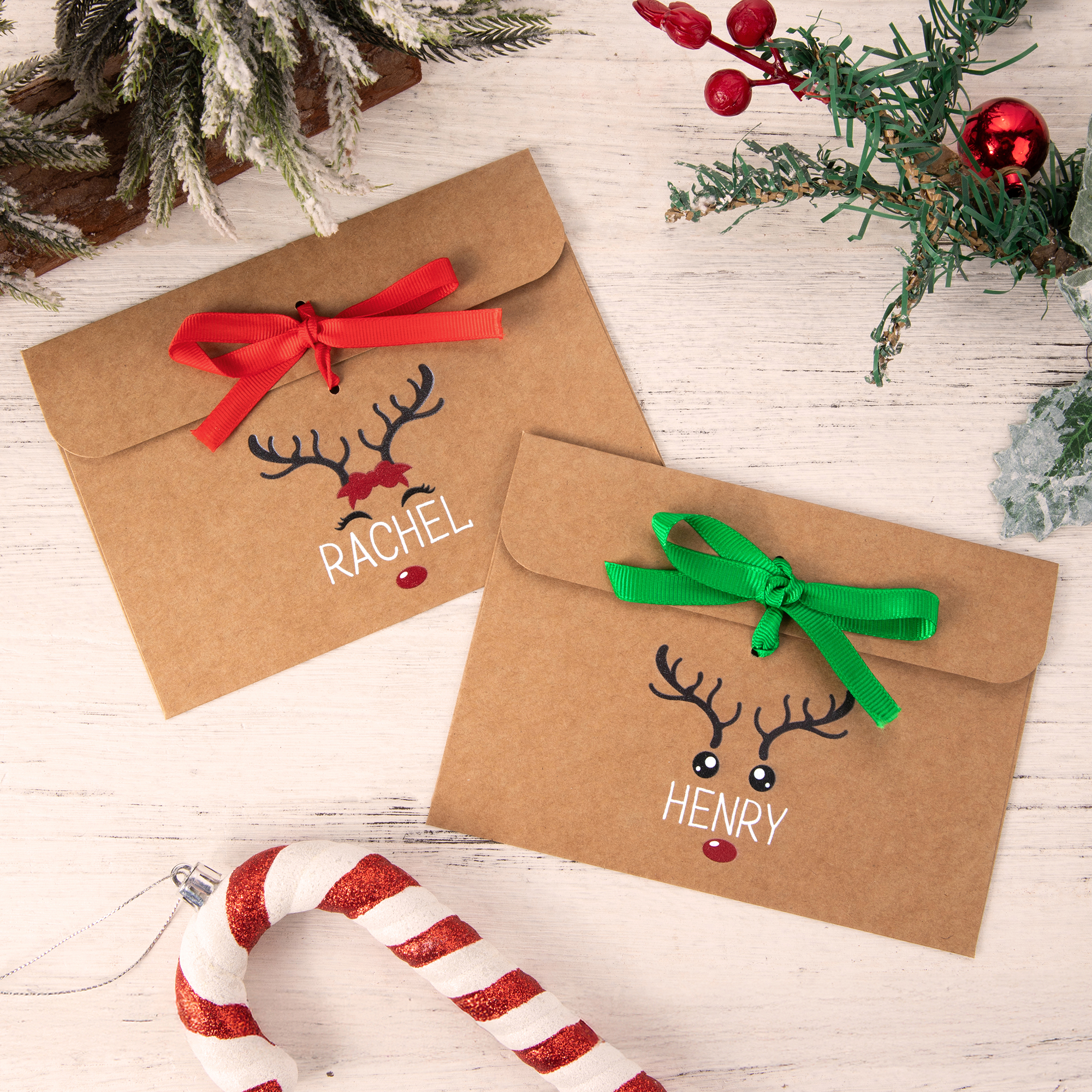 Enveloppe personnalisée en papier kraft avec nom et ruban de renne multicolore Cadeau de Noël pour la famille et les amis