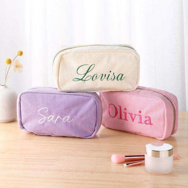 Personlig flerfärgad necessär eller sminkväska med namnsbroderi för vardag och resor perfekt som födelsedags och bröllopspresent