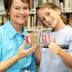 Gepersonaliseerde houten leraar Desktop Sign met kleurrijke achternaam Classroom Desk Decor Teacher Waardering Graduation Gift voor leraar