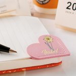 Marcapáginas personalizado en forma de corazón de cuero PU con flor de nacimiento y nombre regalo de cumpleaños para amantes de los libros