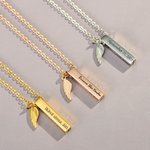 Personoitu kaiverrettu pylväsurniriipus rakkaiden tai lemmikkien menetyksen muistoksi arvokkaaksi muistoesineeksi