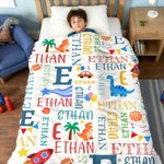 Personalisierte Cartoon Regenbogen Dinosaurier Design Wort Wolke weiche Decke mit Initialen und Namen Geburtstag Weihnachten Geschenk für Jungen Mädchen