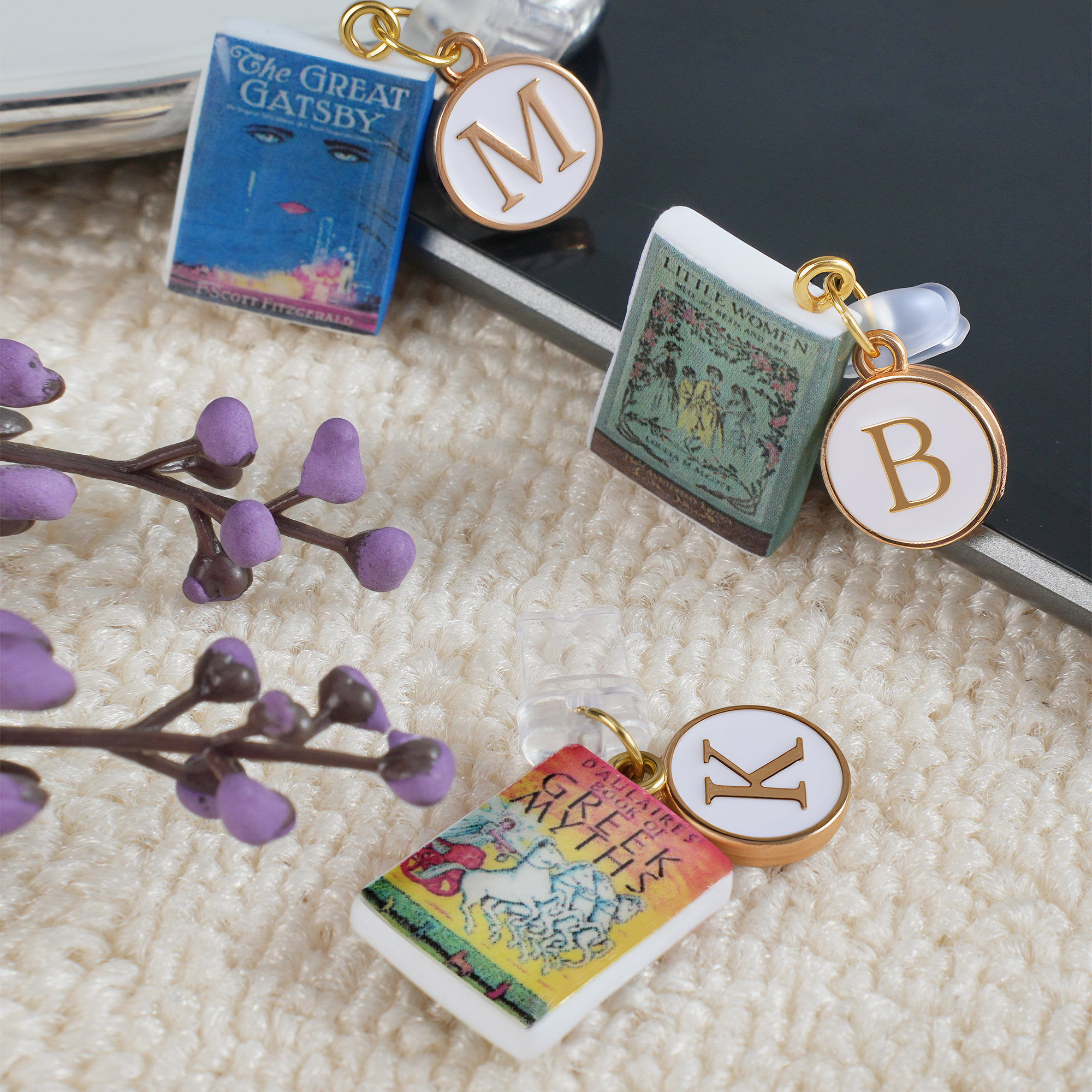 Bouchon de protection de livre miniature personnalisé avec breloque initiale Cadeau d'anniversaire pour les rats de bibliothèque, les écrivains, les amis et la famille