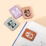 Gepersonaliseerde Bloemmotief PU-leer Magnetische Bladwijzerclip met Naam en Initiaal voor Lezen en Schrijven Verjaardagscadeau voor Boekenliefhebbers