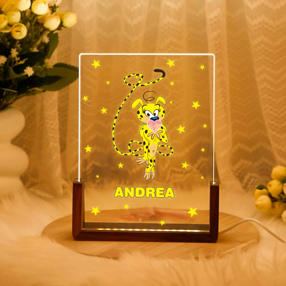 Veilleuse LED personnalisée Marsupilami léopard à longue queue avec nom et socle en bois Cadeau de Noël pour les enfants | Callie × Marsupilami®.