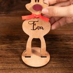Adorno personalizado de mesa de reno con nariz roja lazo de madera y nombre regalo de Navidad y decoración para familia y niños
