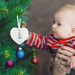 Árbol de Navidad personalizado con lazo de acuarela Adorno navideño de cerámica con nombre y año Decoración del hogar Primer regalo de Navidad para recién nacidos