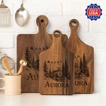 Tabla de cortar de madera para embutidos con asa personalizada y grabada con el nombre del tren Decoración para el hogar Made in USA Regalo de inauguración de la casa para la familia