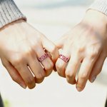 Personalisierte Sorority Emaille griechischen Buchstaben Ring mit eingraviertem Text Bid Day Graduierung Geburtstag Geschenk für Freunde Mädchen