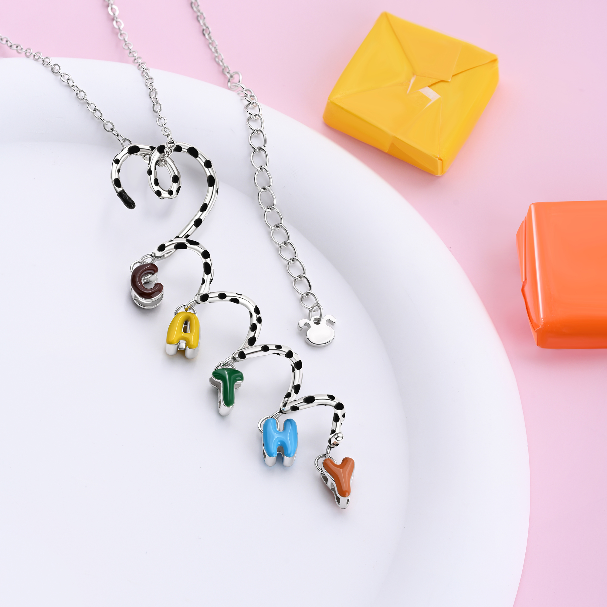 Collier personnalisé en forme de Marsupilami à longue queue avec des lettres à bulles Cadeau anniversaire pour femme fille | Callie × Marsupilami®.