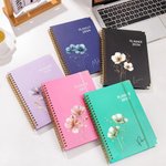 Personoitu vesivärikukka 2026 suunnittelija A5 kierrevihko viikko ja kuukausisivuilla syntymäpäivä tai uudenvuodenlahjaksi tytöille ja naisille