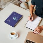 Personoitu vesivärikukka 2026 suunnittelija A5 kierrevihko viikko ja kuukausisivuilla syntymäpäivä tai uudenvuodenlahjaksi tytöille ja naisille