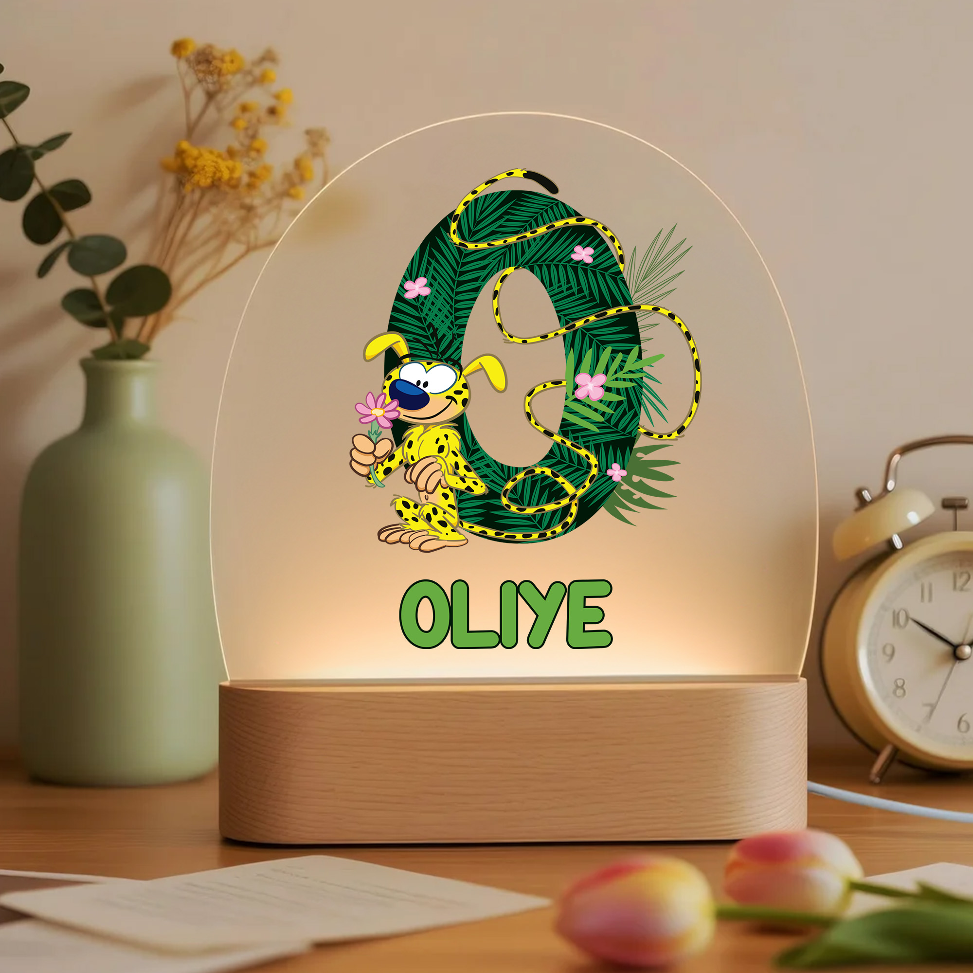 Veilleuse LED ovale personnalisée avec nom et socle en bois Cadeau d'anniversaire pour les tout-petits | Callie × Marsupilami®