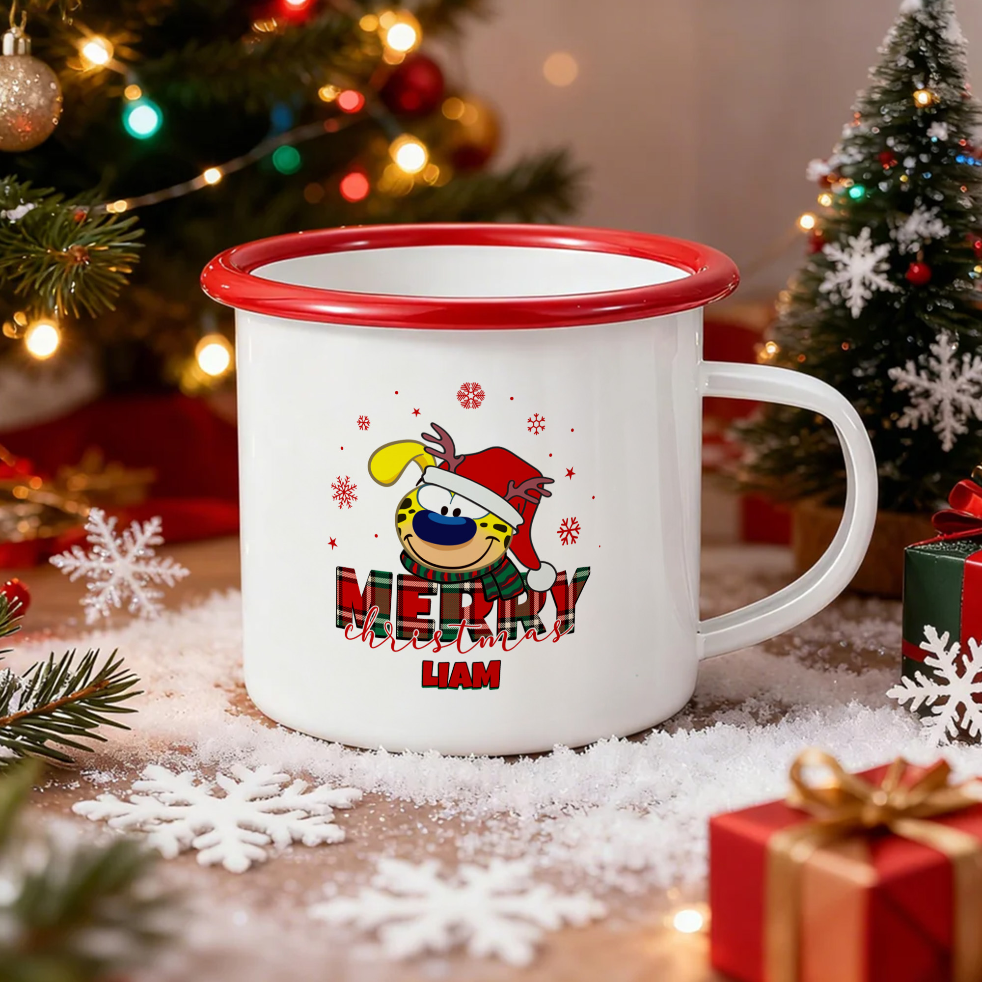 Tasse émaillée personnalisée Marsupilami à longue queue Joyeux Noël 12 oz avec nom Cadeau de Noël pour la famille, les amis, Callie × Marsupilami®.