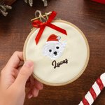 Ornamento ricamato personalizzato con il volto dell'animale domestico, con nome e fiocco rosso, regalo di Natale per gli amanti degli animali.