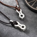 Collana personalizzata in pelle PU a forma di catena di bicicletta con nome Regalo di compleanno e anniversario per ciclisti