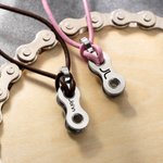 Collana personalizzata in pelle PU a forma di catena di bicicletta con nome Regalo di compleanno e anniversario per ciclisti