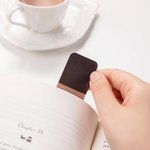 Personligt minimalistiskt bokmärke i magnetiskt PU-läder med namn perfekt present till födelsedag och julklapp för bokälskare och bokmaskar