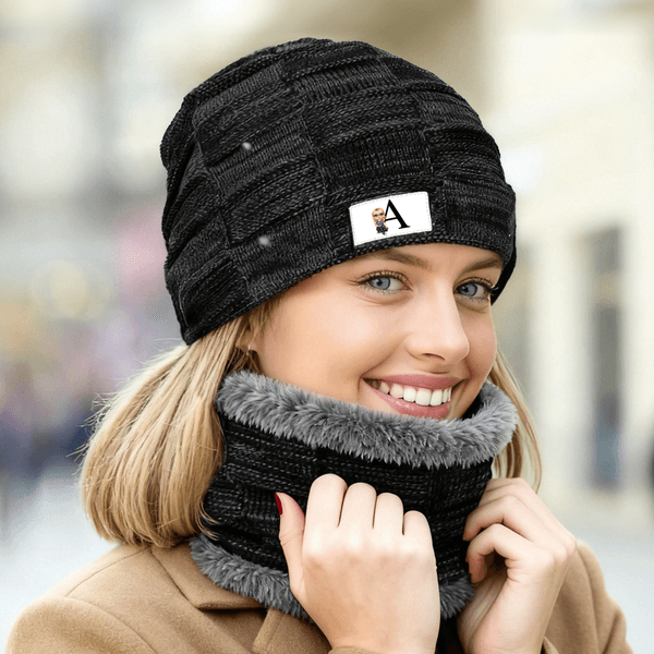 Gepersonaliseerde Cartoon Karakter gebreide Slouchy Beanie muts en nekwarmer Set met initiaal Outdoor Activiteit Accessoire Verjaardagscadeau voor mannen vrouwen