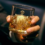Personligt whiskyglas 295 ml med guldfärgat 3D-emblem och initialer herrpresent för whiskyälskare och bartenders