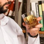 Personalisiertes 300ml Whiskey-Glas im Goldenen 3D-Wappen-Design mit Namen und Initiale Vatertag Weihnachten Geschenk für Herren Papa Whisky-Liebhaber