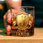Personalisiertes 300ml Whiskey-Glas im Goldenen 3D-Wappen-Design mit Namen und Initiale Vatertag Weihnachten Geschenk für Herren Papa Whisky-Liebhaber