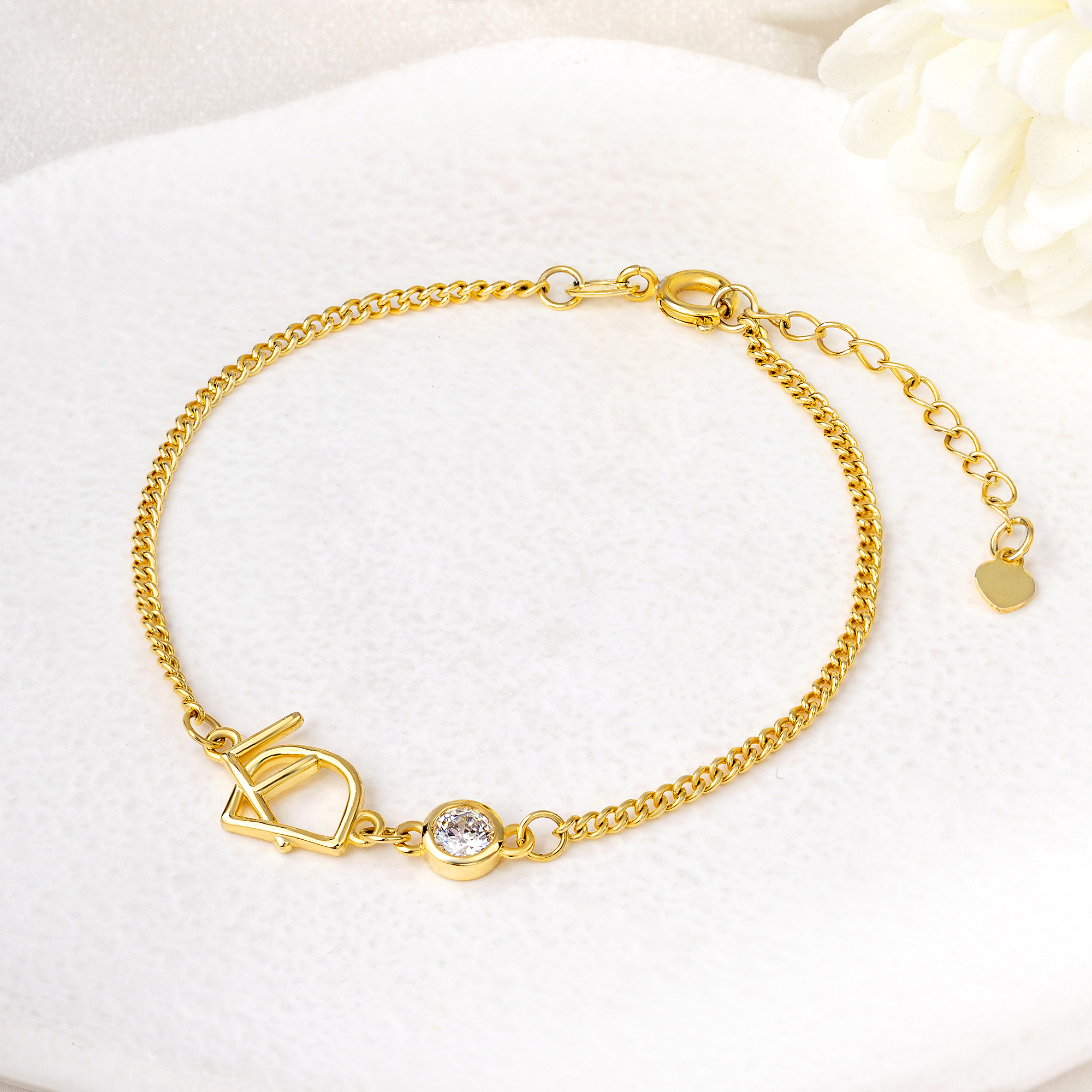 Bracelet Minimaliste Personnalisé Double Initiales entrelacées avec Pierre de naissance Bijoux délicats Cadeau d'Anniversaire pour Femmes